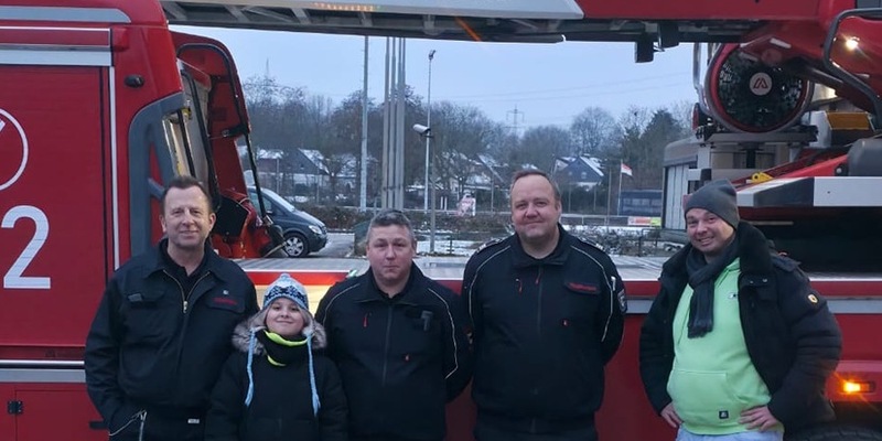 FW Moers: Vorbildliches Handeln: Feuerwehr Moers empfängt 10-jährigen Ersthelfer - Foto: presseportal.de
