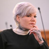 Melanie Müller steht vor Gericht, weil sie bei einem Konzert den Hitlergruß gezeigt haben soll. Es handelt sich um einen Berufungsprozess. - Foto: David Hammersen/dpa