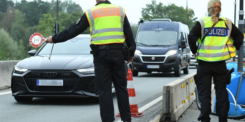 Bundespolizeidirektion München: Vom Haftbefehl bis zum Tierschutz - Wochenendeinsätze der Bundespolizeiinspektion Freilassing - Foto: presseportal.de