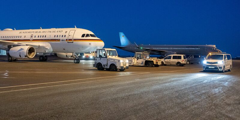 Beide Maschinen hatten den gleichen Weg.  - Foto: Michael Kappeler/dpa