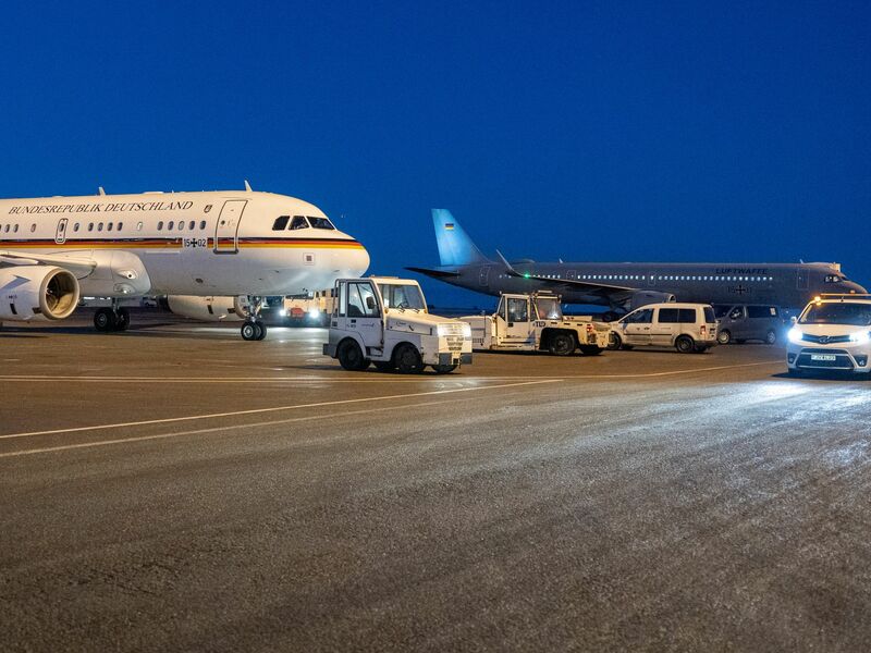 Beide Maschinen hatten den gleichen Weg. - Foto: Michael Kappeler/dpa