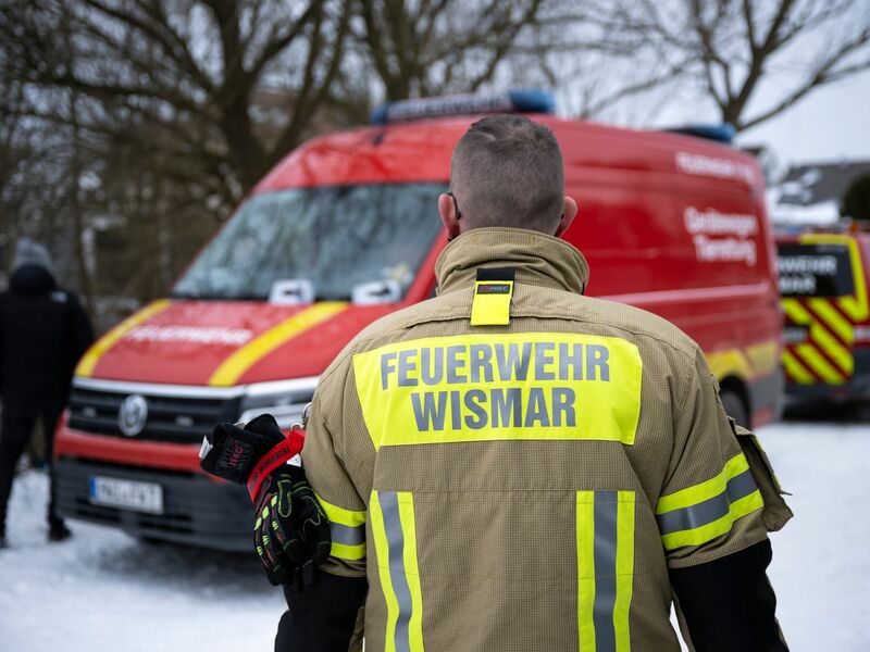 Kettensägen und Taucher waren bei der Suchaktion im Einsatz. - Foto: Philip Dulian/dpa