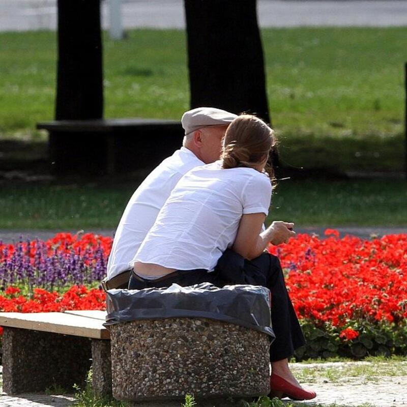 Alter Mann und junge Frau (Archiv) - Foto: via dts Nachrichtenagentur