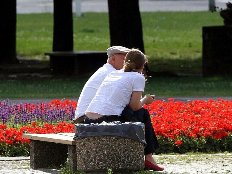 Alter Mann und junge Frau (Archiv) - Foto: via dts Nachrichtenagentur