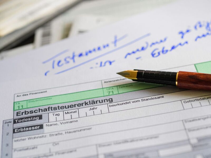 Die bisherige Erbschaftsteuer hat umfassende Ausnahmen. (Symbolbild) - Foto: Hans-Jürgen Wiedl/dpa-Zentralbild/dpa