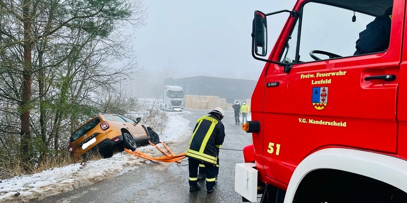 POL-PDWIL: PKW kommt auf glatter Straße von der Fahrbahn ab - Foto: presseportal.de