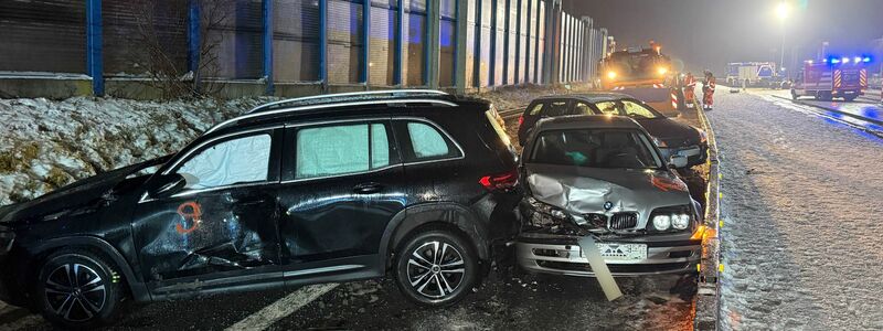 In Lichtenfels in Bayern kam es zu einer Massenkarambolage. - Foto: News5/Ferdinand Merzbach/NEWS5/dpa