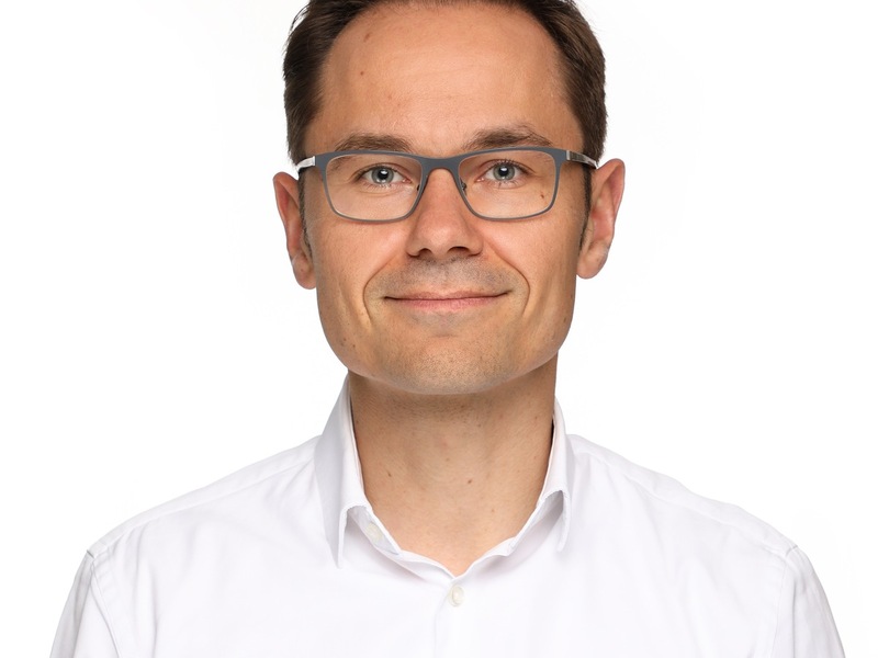 Konstantin Schaller neuer Energie-Partner bei Simon-Kucher: Wer im Energiesektor nicht an Transformation denkt, wird untergehen! - Foto: presseportal.de