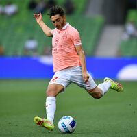 Der schwule Fußballer Josh Cavallo erhebt schwere Vorwürfe gegen Ex-Club Adelaide United. (Archivbild) - Foto: JOEL CARRETT/AAP/AP/dpa