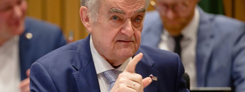 Der Anspruch der Ermittler sei: «Das Ding klären wir auf», sagt NRW-Innenminister Herbert Reul (CDU). - Foto: Henning Kaiser/dpa