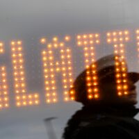Auf dem Flughafen Wien ist der Betrieb wegen Glatteis vorübergehend eingestellt worden. (Symbolfoto) - Foto: Marijan Murat/dpa