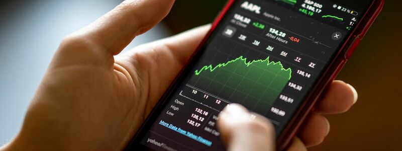 Digitale Möglichkeiten haben die Aktienanlage in den vergangenen Jahren vereinfacht. (Symbolbild) - Foto: Fabian Sommer/dpa