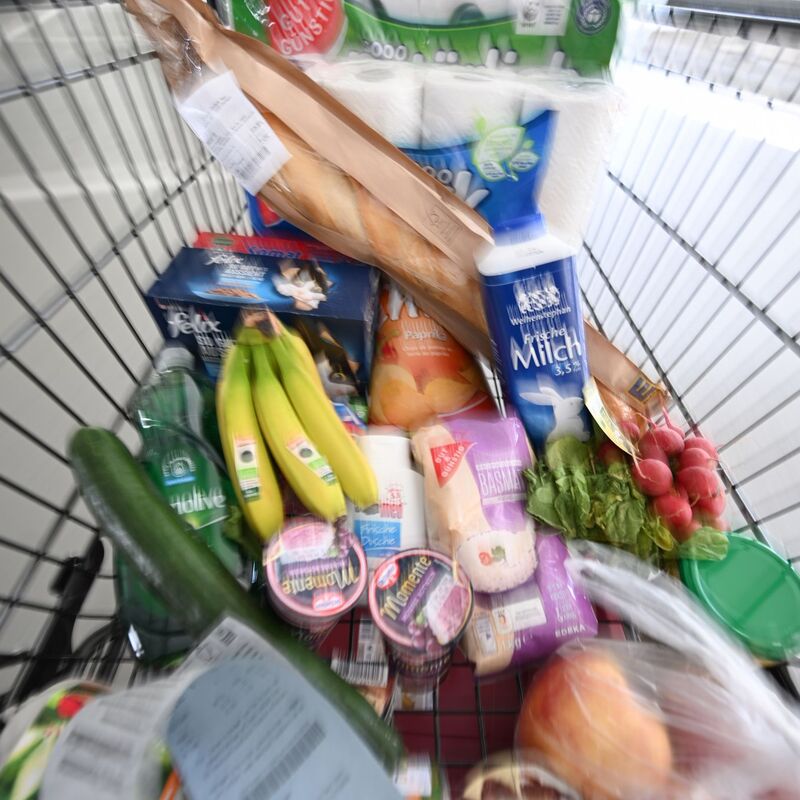 Lebensmittel sind laut Statistischem Bundesamt seit 2020 im Schnitt mehr als 35 Prozent teurer geworden. (Symbolbild) - Foto: Bernd Weißbrod/dpa