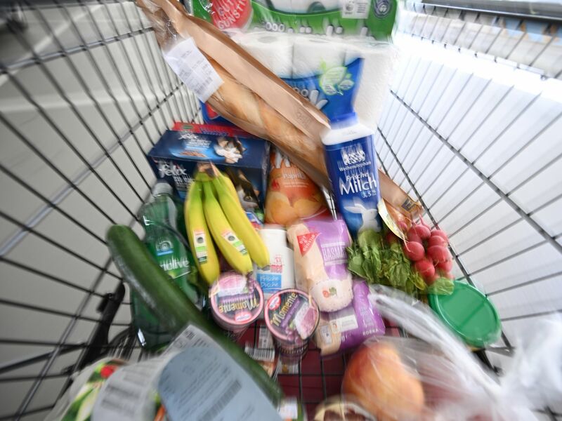 Lebensmittel sind laut Statistischem Bundesamt seit 2020 im Schnitt mehr als 35 Prozent teurer geworden. (Symbolbild) - Foto: Bernd Weißbrod/dpa