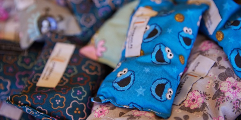 POL-H: Greifbare Entlastung bei Vernehmungen: Stiftung Opferhilfe Niedersachsen übergibt 200 Stresskissen an Polizei Hannover - Foto: presseportal.de