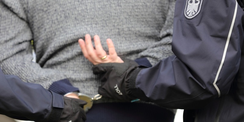 HZA-BS: ZOLL deckt illegalen Aufenthalt in vier Fällen in Südniedersachsen auf - Foto: presseportal.de