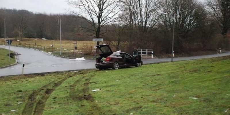 POL-OS: Osnabrück/Schölerberg: Ohne Führerschein - Auto und Kennzeichen gestohlen - Verfolgungsfahrt endet mit drei Festnahmen und Drogenfunden - Foto: presseportal.de