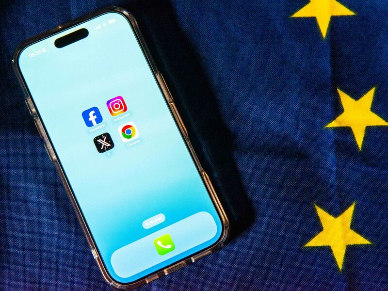 Die EU-Kommission ist trotz anhaltender Kritik an der US-Plattform weiterhin dort aktiv. (Symbolbild) - Foto: Alicia Windzio/dpa