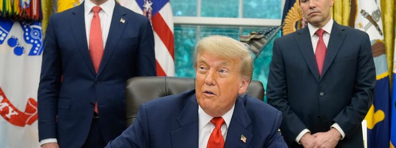 Für US-Präsident Trump verhandeln Vizepräsident JD Vance (l) und US-Außenminister Marco Rubio. (Archivbild) - Foto: Manuel Balce Ceneta/AP/dpa