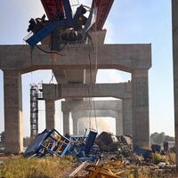 Der Kran war an Bauarbeiten an einer Hochgeschwindigkeitsstrecke beteiligt. - Foto: Uncredited/State Railway of Thailand/dpa