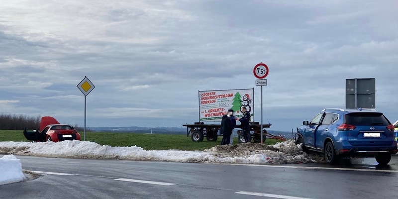 POL-GM: Unfall im Kreuzungsbereich mit drei Leichtverletzten - Foto: presseportal.de