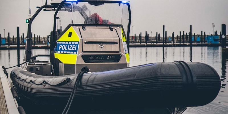 POL-HH: 260114-1. Neue Streifenboote für die Wasserschutzpolizeien Hamburg und Schleswig-Holstein - Erste Boote der gemeinsamen Beschaffung sind im Einsatz - Foto: presseportal.de