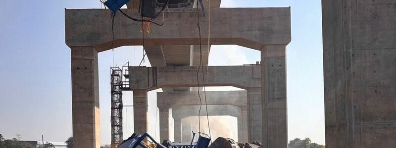 Der Kran war an Bauarbeiten an einer Hochgeschwindigkeitsstrecke beteiligt. - Foto: Uncredited/State Railway of Thailand/dpa