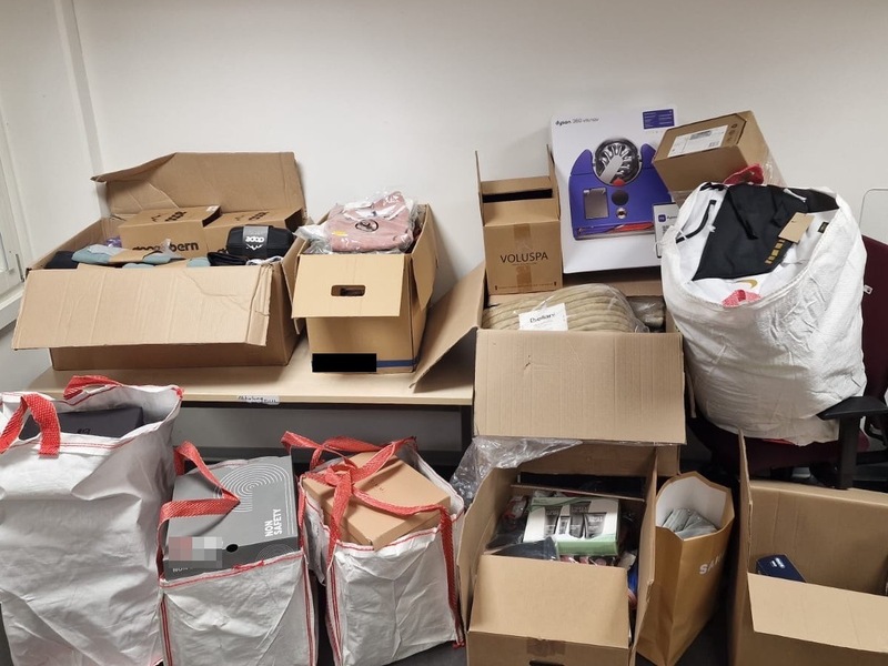 HZA-UL: Neuwaren für 11.600 Euro aus der Schweiz/Zoll stoppt Schmuggler mit Umzugsgut - Foto: presseportal.de