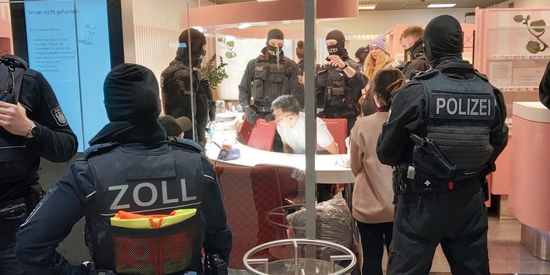 BPOL NRW: Gemeinsame Pressemitteilung der ZeOS NRW, der Bundespolizeidirektion Sankt Augustin, des Hauptzollamts Düsseldorf und des Landesamts zur Bekämpfung der Finanzkriminalität - Foto: presseportal.de