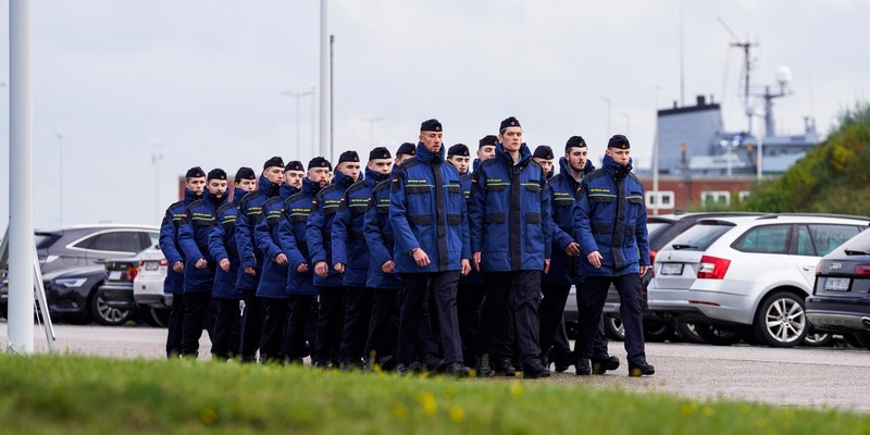 Aufwuchs der Marine - Staatssekretär Hartmann besucht Grundausbildung in Wilhelmshaven - Foto: presseportal.de