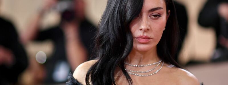 Der britische Musikstar Charli xcx wird zur Berlinale erwartet. (Archivbild) - Foto: Richard Shotwell/Invision/AP/dpa