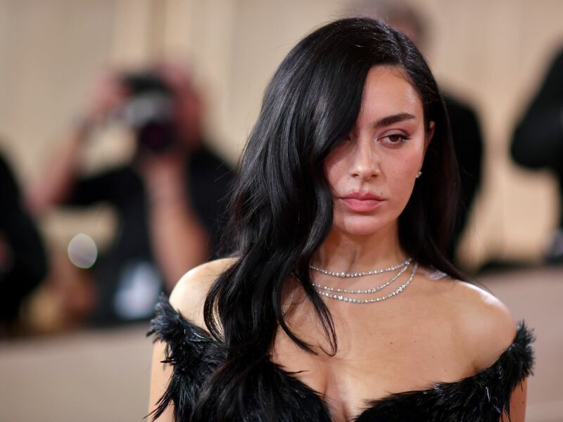 Der britische Musikstar Charli xcx wird zur Berlinale erwartet. (Archivbild) - Foto: Richard Shotwell/Invision/AP/dpa