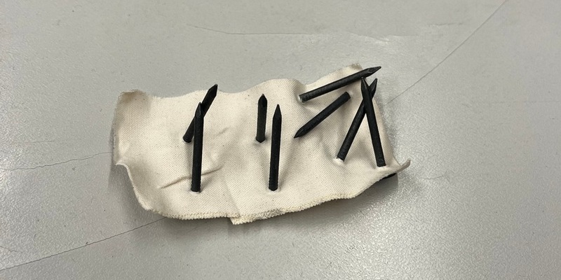 POL-UL: (GP) Göppingen - Trittfallen ausgelegt / Am Dienstag entdeckte eine Zeugin die präparierten Nägel. - Foto: presseportal.de