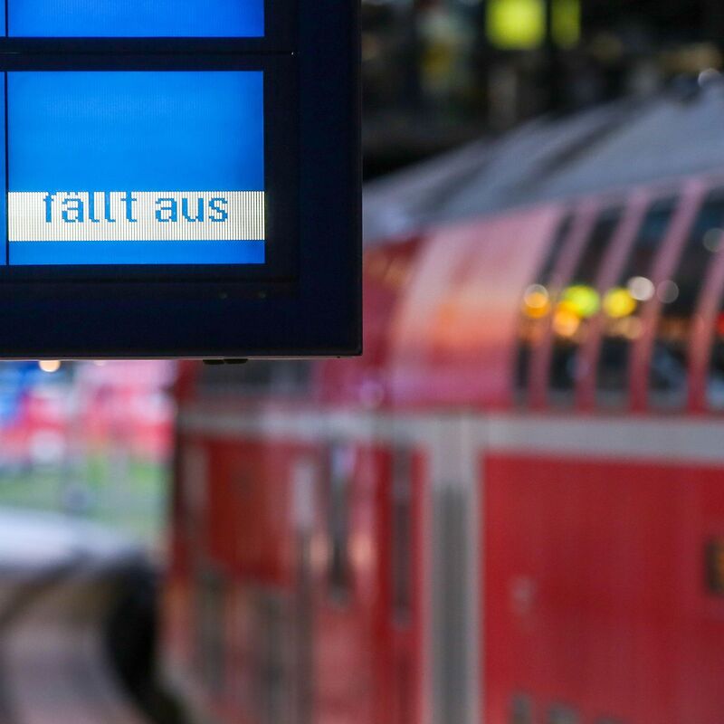 Bahn entschuldigt sich für falsche Entschädigungsschreiben (Foto-Archiv). - Foto: Bodo Marks/dpa