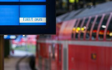 Bahn entschuldigt sich für falsche Entschädigungsschreiben (Foto-Archiv). - Foto: Bodo Marks/dpa