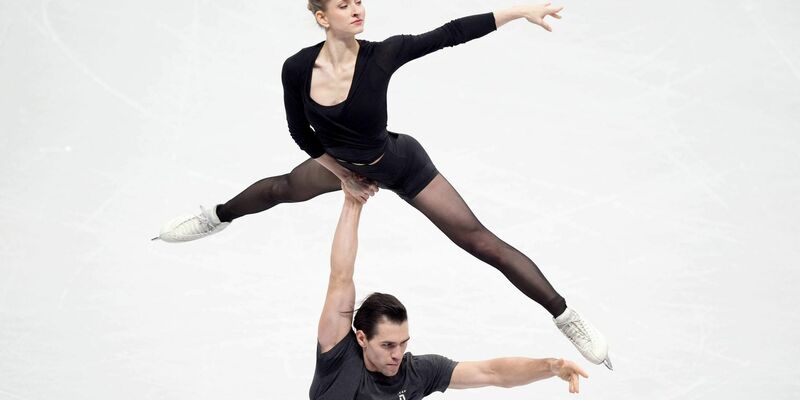 Minerva Hase und Nikita Volodin - hier im Training - liegen nach dem Kurzprogramm bei der EM auf dem zweiten Platz. - Foto: Mike Egerton/PA/AP/dpa