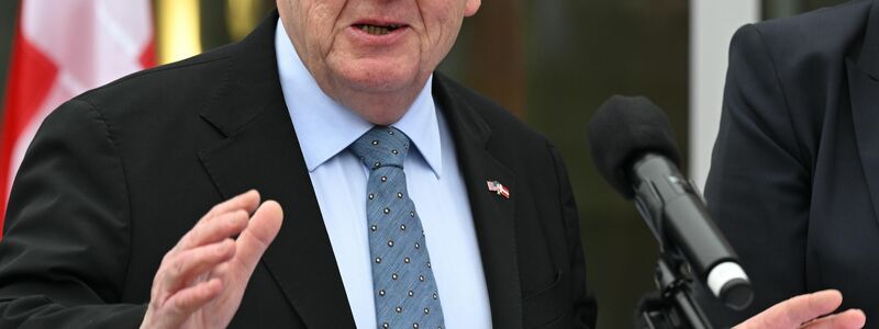 Spricht nach einem Treffen mit US-Außenminister Marco Rubio und US-Vizepräsident JD Vance in Washington davon, dass eine «fundamentale Meinungsverschiedenheit» zwischen den Parteien bestehe - der dänische Außenminister Lars Løkke Rasmussen. - Foto: John McDonnell/AP/dpa