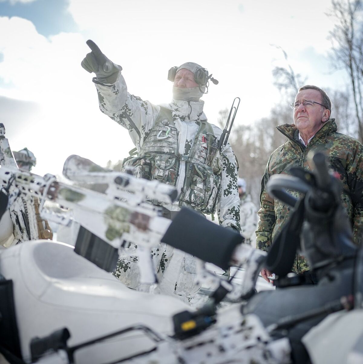 Pistorius bei Gebirgsjägerübung im Hohen Norden - Foto: Kay Nietfeld/dpa