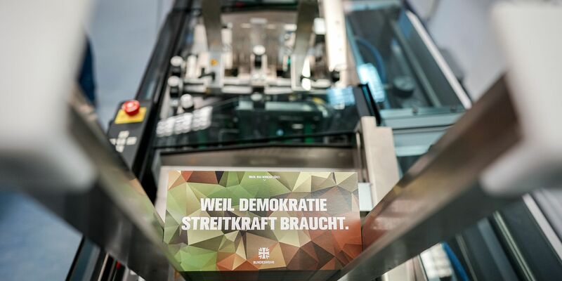 Wer 18 wird, bekommt von nun an den Fragebogen der Bundeswehr zugeschickt. - Foto: Kay Nietfeld/dpa