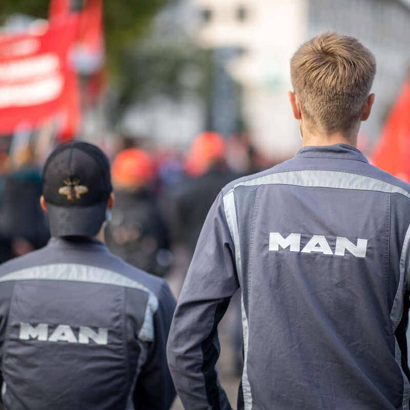 Beim Bus- und Lastwagenhersteller MAN gibt es eine Einigung zum geplanten Stellenabbau.  - Foto: Daniel Karmann/dpa