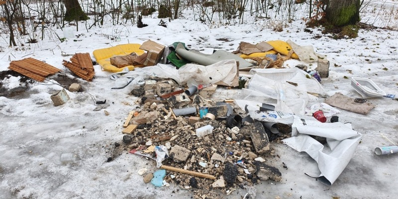 POL-HI: Illegale Müllentsorgung am Wanderparkplatz - Foto: presseportal.de