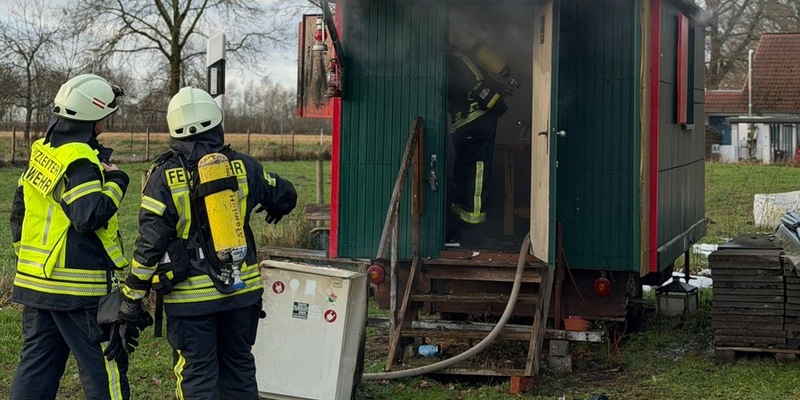 FW-ROW: Bauwagen brennt in Wilstedt - Foto: presseportal.de