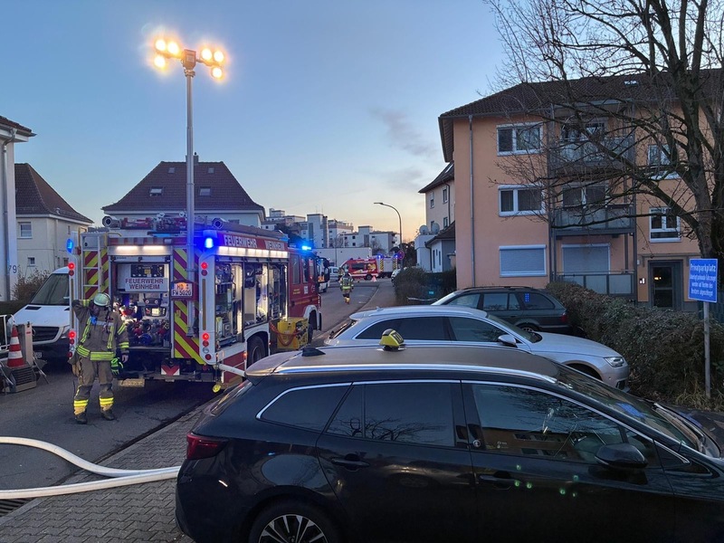 FW Weinheim: Brandgeruch in Mehrfamilienhaus löst Feuerwehreinsatz aus - Foto: presseportal.de