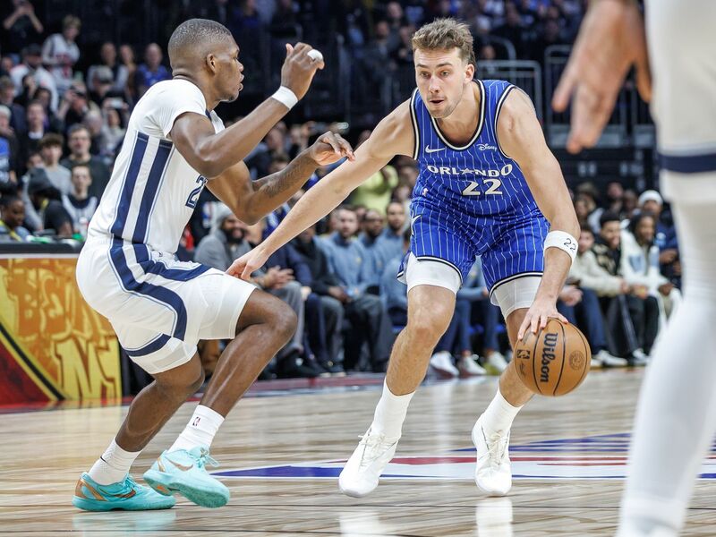 Der dritte deutsche Nationalspieler bei den Magic: Tristan da Silva (r). - Foto: Andreas Gora/dpa