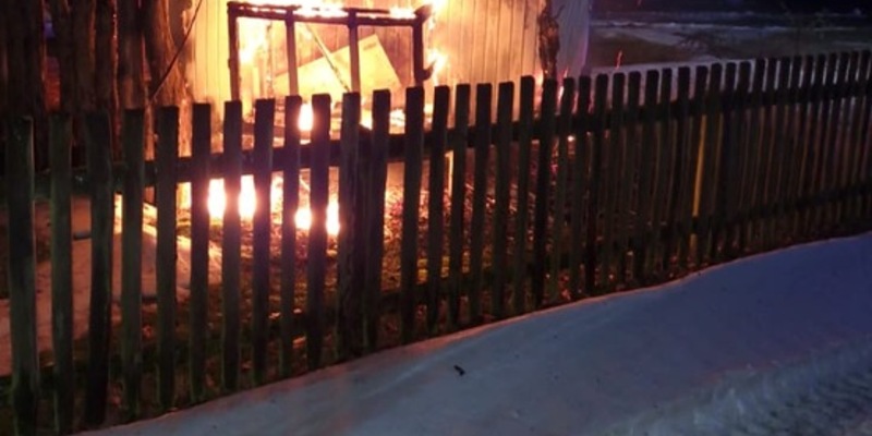 FW Celle: Bauwagen brennt in Altencelle in Vollbrand - Foto: presseportal.de