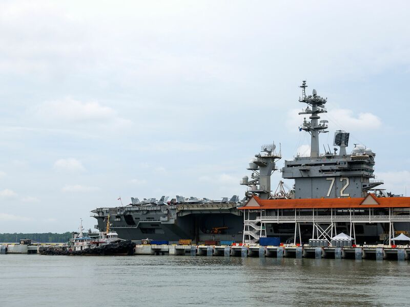 Mehrere US-Medien berichten, dass der Flugzeugträger auf dem Weg in den Nahen Osten sei (Archivbild). - Foto: Fazry Ismail/Pool EPA/AP/dpa