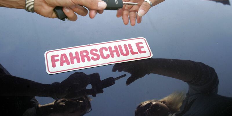 Führerschein machen - oder doch lieber warten, bis alle Autos von selbst fahren? (Symbolbild) - Foto: Marcus Führer/dpa