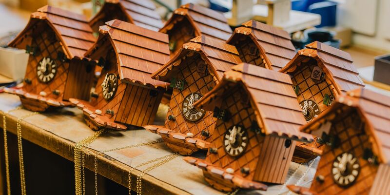 Die Schwarzwälder Kuckucksuhr ist mögliche Kandidatin einer geschützte regionalen Herkunftsbezeichnung. (Archiv) - Foto: Philipp von Ditfurth/dpa