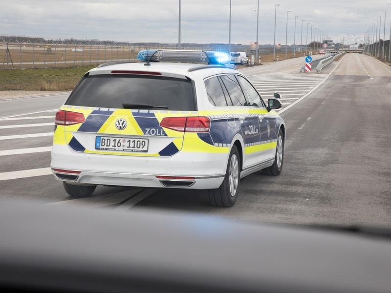 HZA-M: Zoll stoppt 49-jährigen Mann im Schweizer Fahrzeug - und versteuert das Auto - Foto: presseportal.de