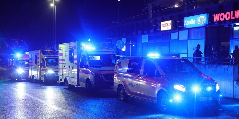 FW Dresden: MANV-Alarm nach Reizstofffreisetzung in Lokal - Foto: presseportal.de